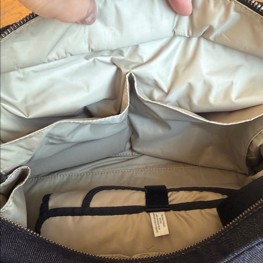 Kate Spade Diaper Bag with changing pad - Picture 8 of 16